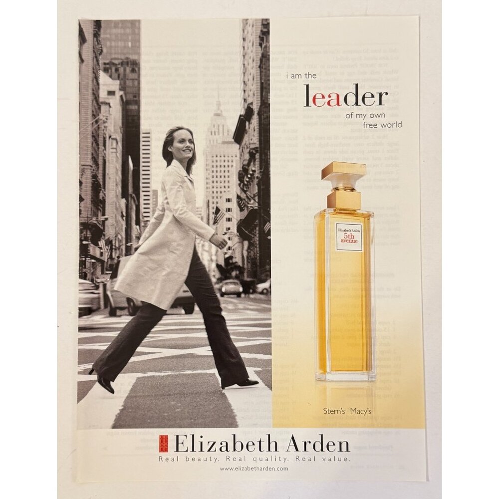 Vtg 2000 Elizabeth Arden Perfume Woman walking on 5th Ave Advertisement Print Ad